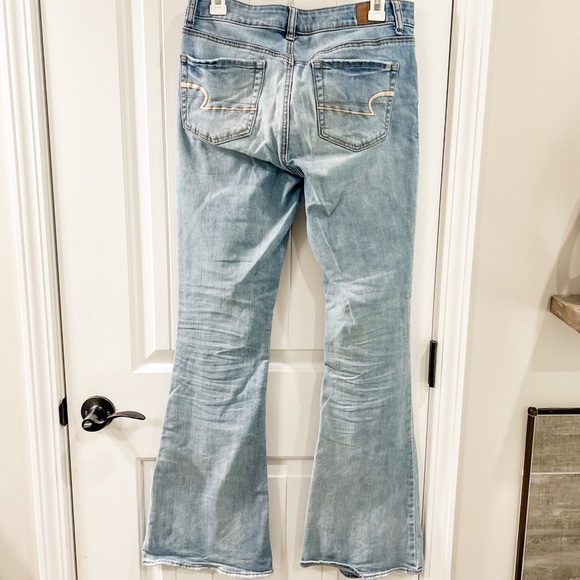 American Eagle Light Wash Flared Hi-Rise Artist Jeans Size 8 Long - Picture 2 of 9